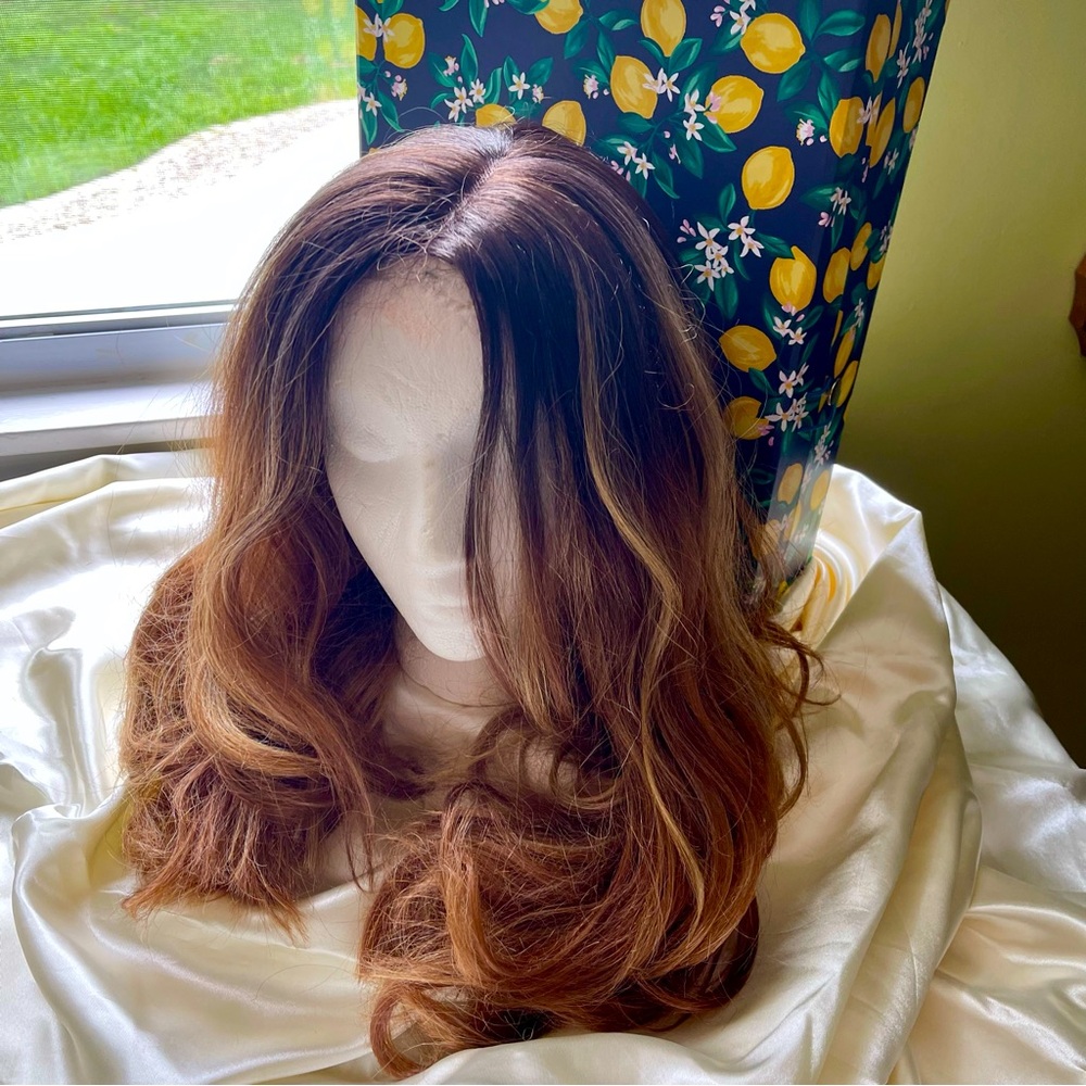Wavy light brown wig with honey blonde and cream highlights
